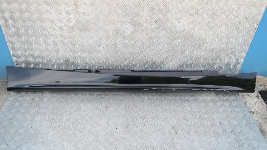 BMW E87 Sill strip side skirt right NEGRO 2 SCHWARZ II - 668 - SKU 0032948-SCH7 - Número de pieza 51770032948