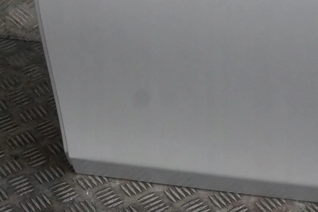 Porta Posteriore Sinistra Argento-Titanio Titan Argento Metallico - per BMW E60 4 con numero di parte 7202341 BMW E60 4 Porta Posteriore Sinistra Argento-Titanio Titan Argento Metallico - - SKU 7202341-TS4 - Numero di parte 7202341