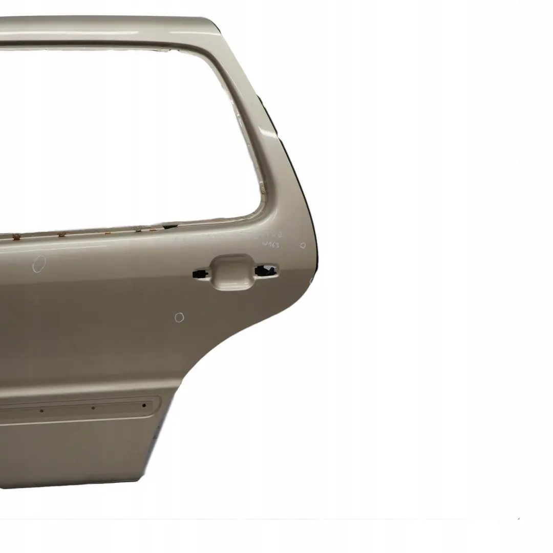 Puerta Trasera Izquierda Travertino Beige Metalizado - 693 para Mercedes M ML W163 con número de pieza A1637301505 Mercedes M ML W163 Puerta Trasera Izquierda Travertino Beige Metalizado - 693 - SKU A1637301505-TRB - Número de pieza A1637301505