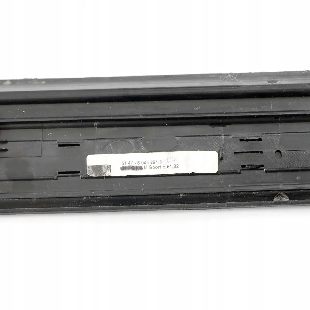 Osłona listwa progu lewa M-PAKIET do BMW E81 E82 o numerze 8045291 BMW E81 E82 Osłona listwa progu lewa M-PAKIET - SKU 8045291 - Numer Części 8045291