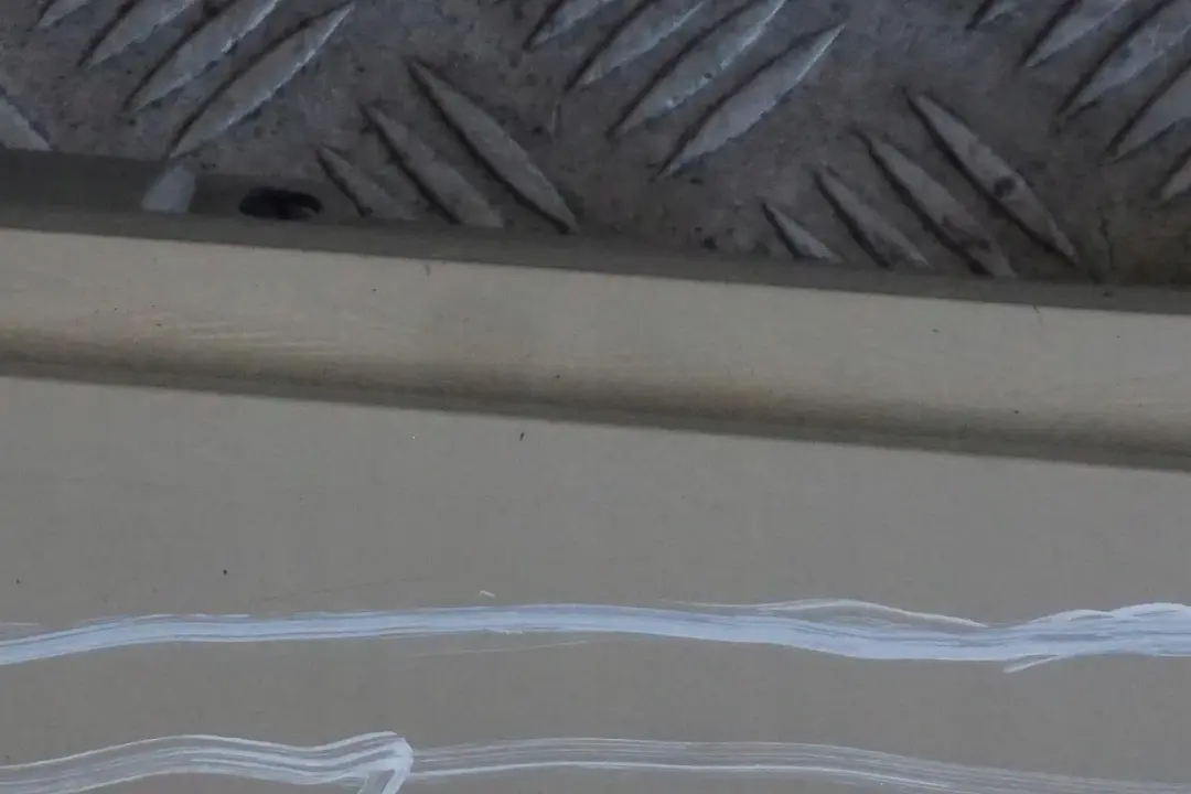 Door Sill Side Cover Skirt Left Mineralsilber Silver A14 para BMW 6 E63 E64 con número de pieza 0304947 BMW 6 E63 E64 Door Sill Side Cover Skirt Left Mineralsilber Silver A14 - SKU 0304947-MS - Número de pieza 0304947