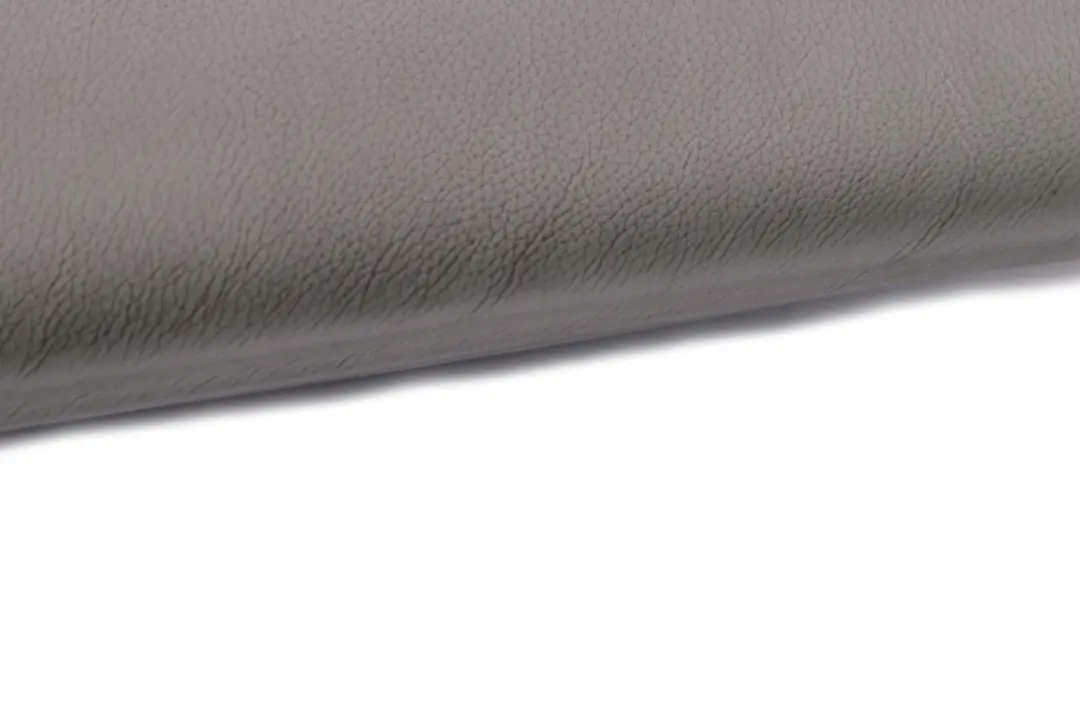 Finitura laterale sedile posteriore destro pelle grigia per BMW E61 Touring con numero di parte 7119126 BMW E61 Touring Finitura laterale sedile posteriore destro pelle grigia - SKU 7119126 - Numero di parte 7119126