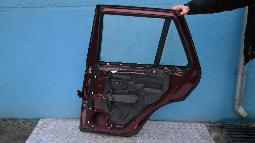 BMW X5 SERIES E53 DOOR REAR RIGHT O/S MAHAGONI METALLIC - SKU 8256828-MAH - Part number 41528256828