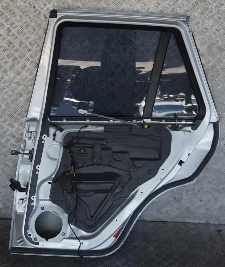 Door Rear Right O/S Titansilber Titan Silver Metallic - 354 to BMW X5 Series 3 E53 with Part number 8256828 BMW X5 Series 3 E53 Door Rear Right O/S Titansilber Titan Silver Metallic - 354 - SKU 8256828-TS3 - Part number 8256828