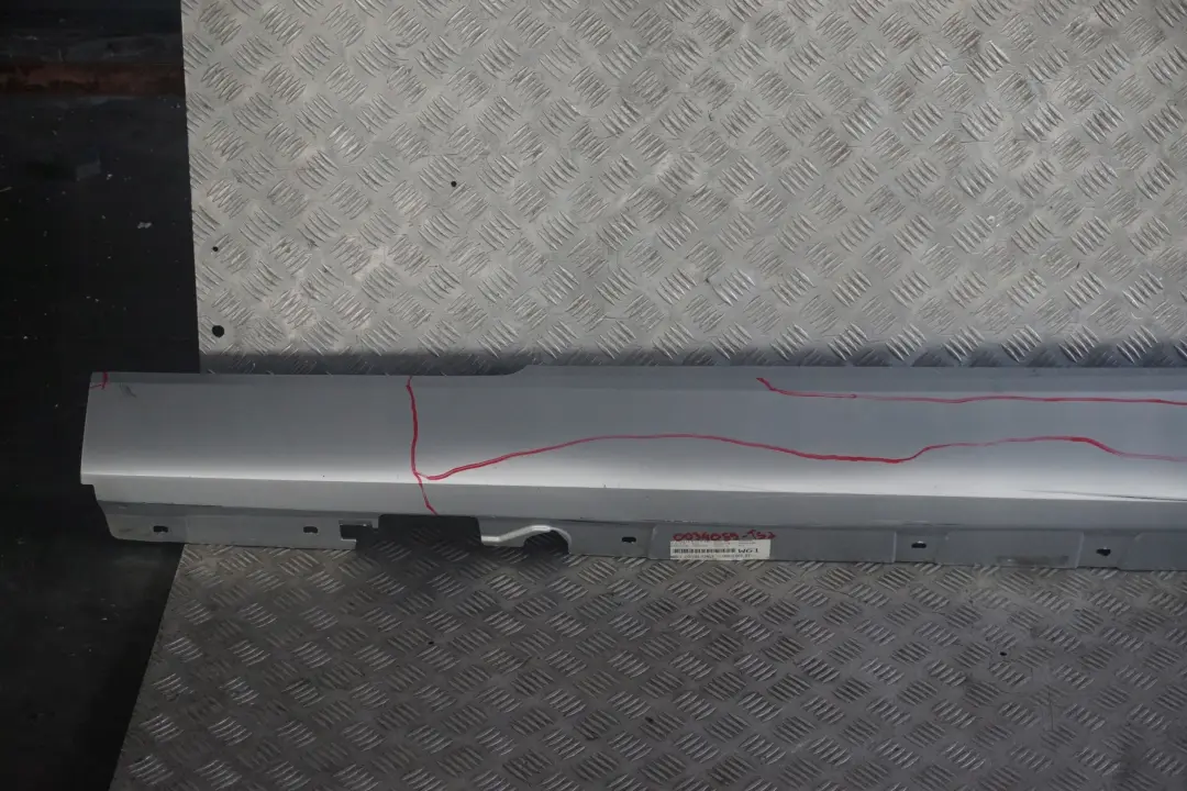 Sill Strip Faldon Lateral Izquierdo Titansilber Plata - 354 para BMW E92 E93 2 con número de pieza 0034059 BMW E92 E93 2 Sill Strip Faldon Lateral Izquierdo Titansilber Plata - 354 - SKU 0034059-TS2 - Número de pieza 0034059