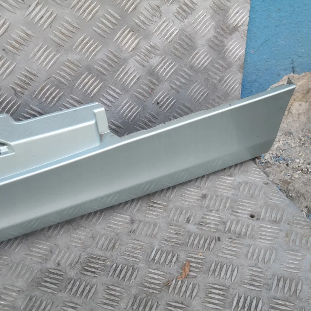 Sill strip side skirt right Patagoniagruen Patagonia para BMW E87 LCI con número de pieza 51770036144-PTG BMW E87 LCI Sill strip side skirt right Patagoniagruen Patagonia - SKU 0036144-PTG - Número de pieza 51770036144-PTG