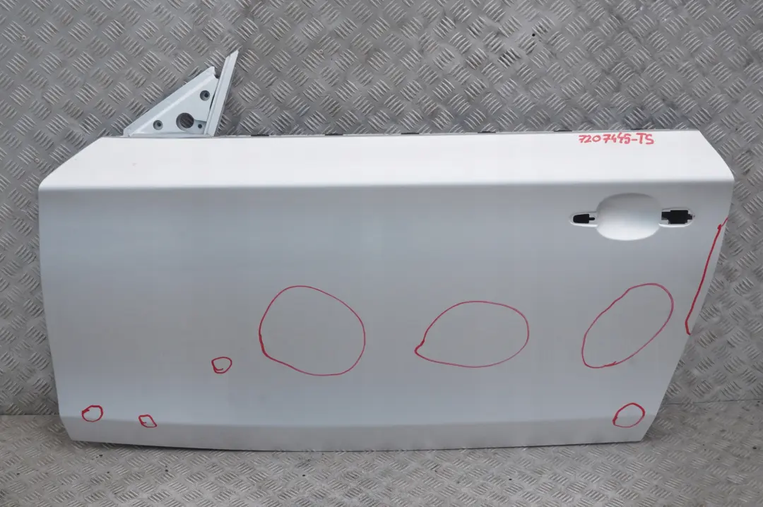 Puerta Delantera Izquierda Titansilber Titan Silver Metallic para BMW E81 E82 E88 con número de pieza 7207445 BMW E81 E82 E88 Puerta Delantera Izquierda Titansilber Titan Silver Metallic - SKU 7207445-TS - Número de pieza 7207445