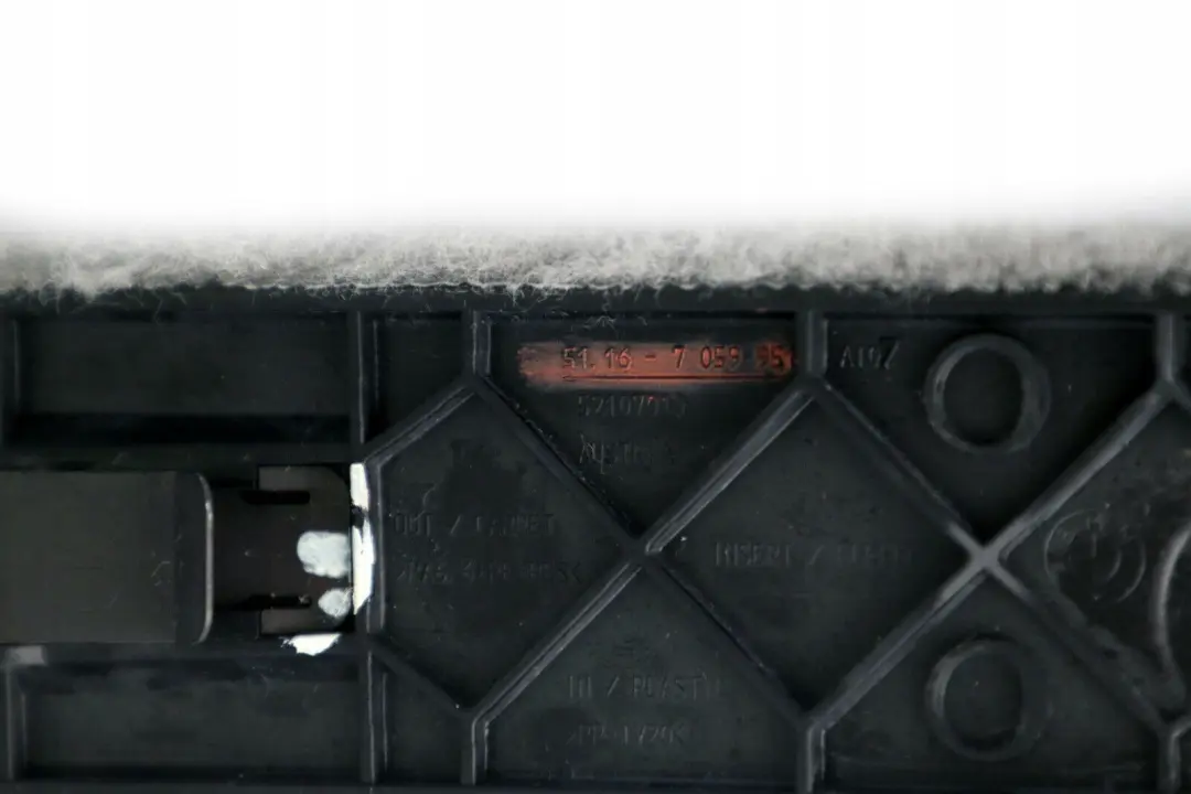 *BMW 5 er E60 E61 LCI Verkleidung Mittelkonsole Vorn Links Grey Grau für mit Teilenummer 6968939 *BMW 5 er E60 E61 LCI Verkleidung Mittelkonsole Vorn Links Grey Grau - SKU 6968939 - Teilenummer 6968939