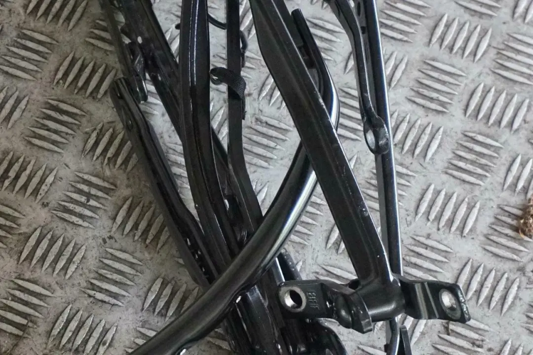 Reihe E88 Cabriodach Verdeck Dachkassette Mechanismus für BMW 1 mit Teilenummer 7180135 BMW 1 Reihe E88 Cabriodach Verdeck Dachkassette Mechanismus - SKU 7180135 - Teilenummer 7180135