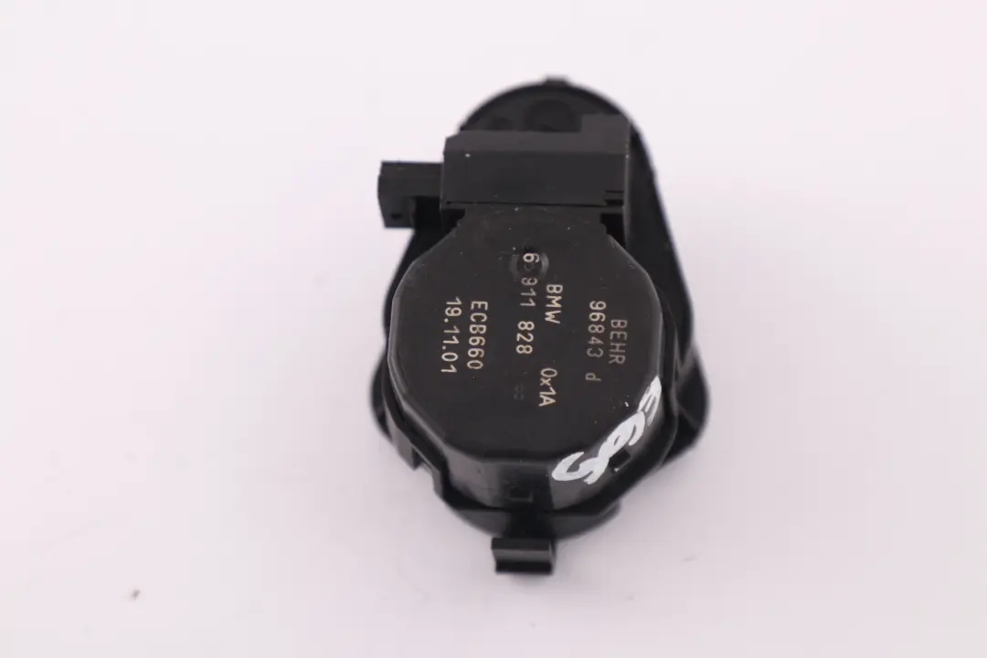 Actuador Aleta Compartimento Trasero Derecho para BMW E65 E66 E67 con número de pieza 6935072 BMW E65 E66 E67 Actuador Aleta Compartimento Trasero Derecho - SKU 6935072 - Número de pieza 6935072