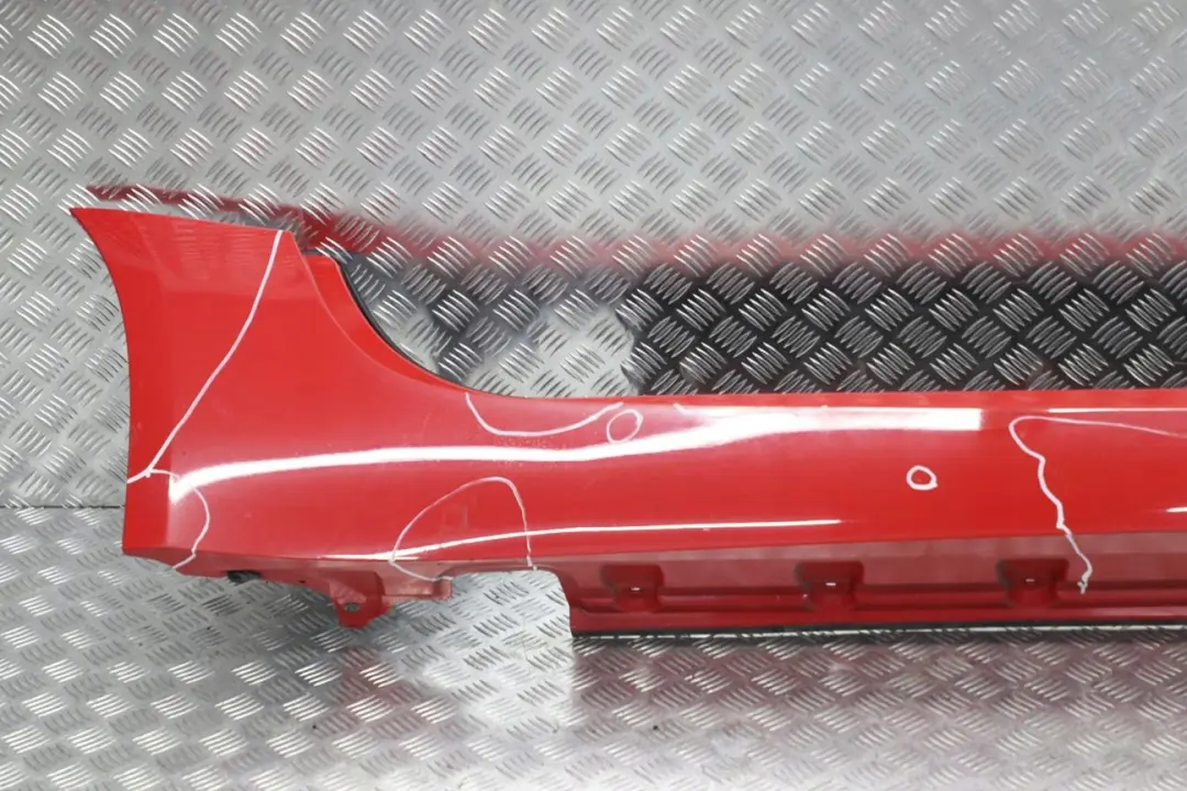 Listello Portiera Destra Rosso Chiaro Rosso - 314 per BMW Z4 E85 E86 con numero di parte 0031108 BMW Z4 E85 E86 Listello Portiera Destra Rosso Chiaro Rosso - 314 - SKU 0031108-HELL - Numero di parte 0031108