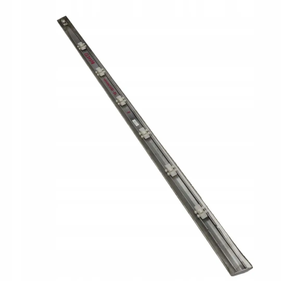 Mercedes-Benz CL203 Puerta Delantera Derecha Moldura Tira Plata Brillante para con número de pieza A2036903082 Mercedes-Benz CL203 Puerta Delantera Derecha Moldura Tira Plata Brillante - SKU A2036903082-BS - Número de pieza A2036903082