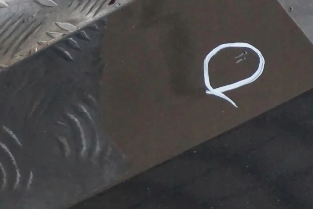 Listón de umbral faldón lateral izquierdo Zafiro negro metalizado para BMW E81 E82 con número de pieza 0036143 BMW E81 E82 Listón de umbral faldón lateral izquierdo Zafiro negro metalizado - SKU 0036143-BS2 - Número de pieza 0036143