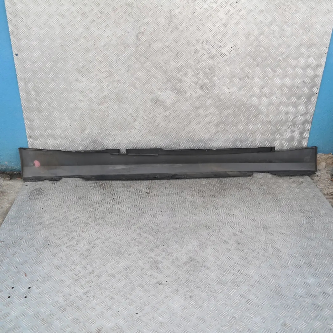 Bas de Porte Couverture Seuil A Gauche Sparkling Graphite pour BMW E87 LCI à propos du numéro de pièce 51770036145 BMW E87 LCI Bas de Porte Couverture Seuil A Gauche Sparkling Graphite - SKU 0036145-SG3 - Numéro de pièce 51770036145