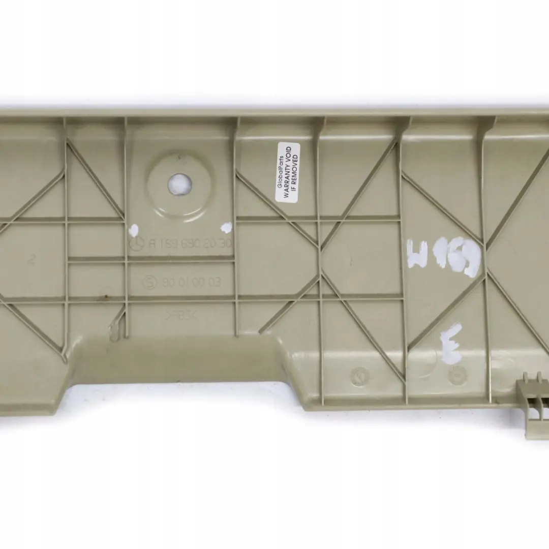 Osłona progu bagażnika do Mercedes W169 o numerze A1696902030 Mercedes W169 Osłona progu bagażnika - SKU A1696902030 - Numer Części A1696902030