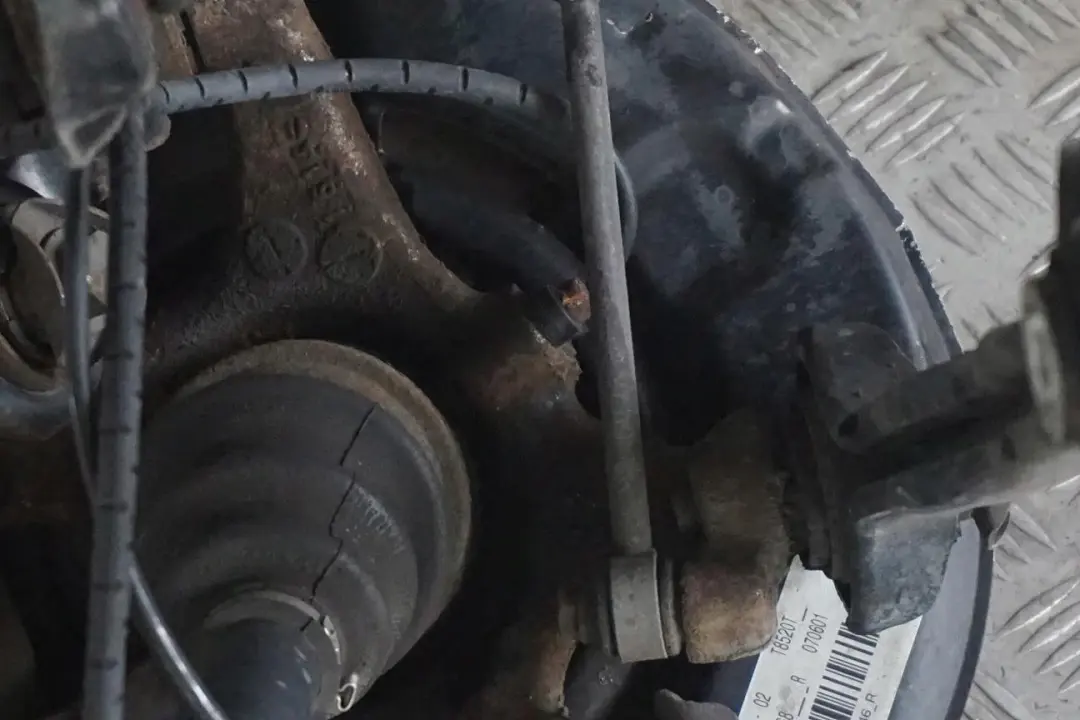 N43 129PS Abtriebswelle Schwenklager Bremssattel Hinten Rechts für BMW 1 E87 118i mit Teilenummer 6774810 BMW 1 E87 118i N43 129PS Abtriebswelle Schwenklager Bremssattel Hinten Rechts - SKU 6774810-26 - Teilenummer 6774810