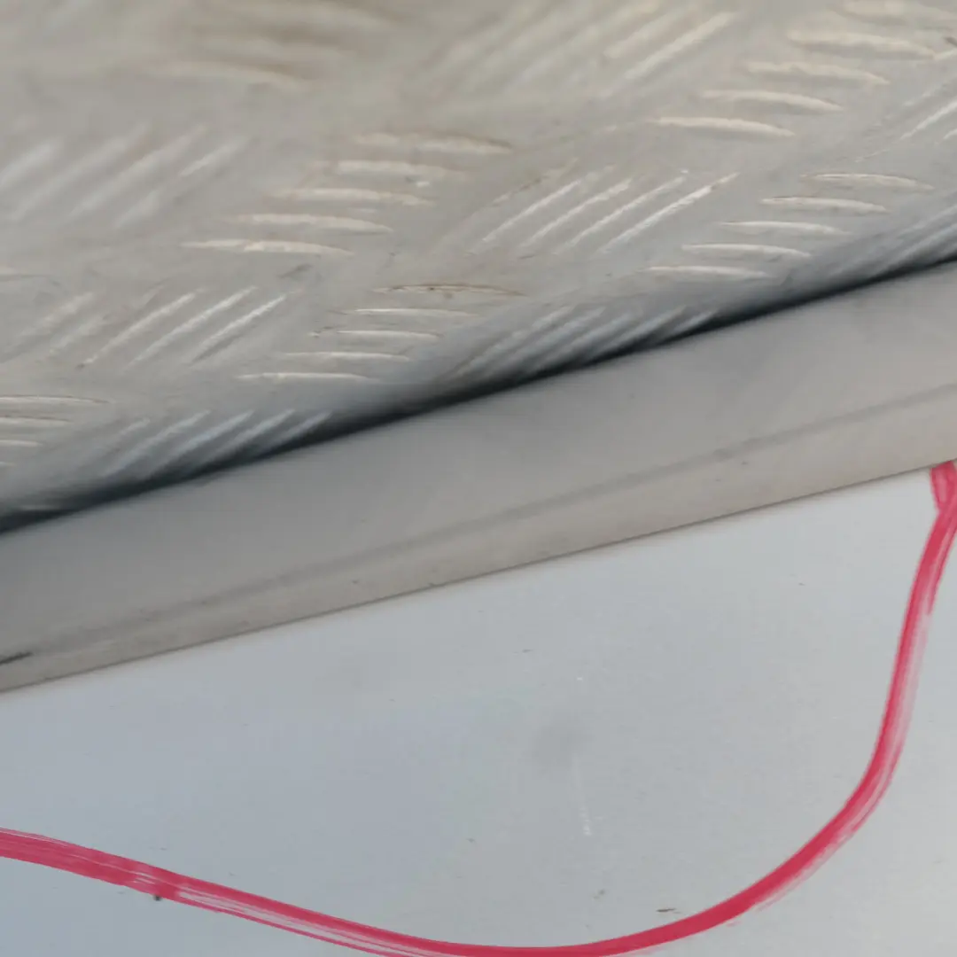 Schwellerleiste Blende Schweller rechts Titansilber Sliber für BMW 1 er 15 E87 mit Teilenummer 32948 BMW 1 er 15 E87 Schwellerleiste Blende Schweller rechts Titansilber Sliber - SKU 0032948-TS15 - Teilenummer 32948