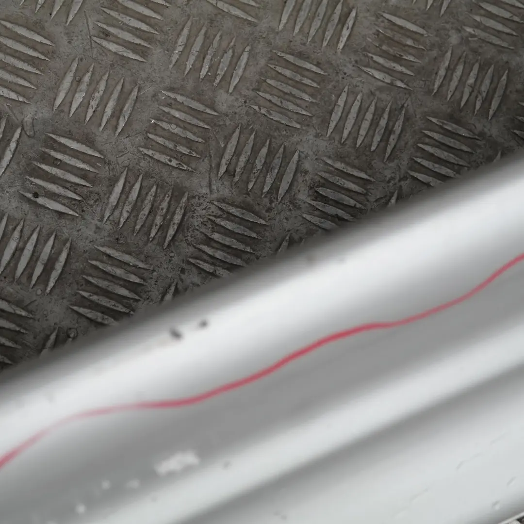 Door Sill Cover Faldon Derecho Titansilber Titan Silver - 354 para BMW X3 E83 con número de pieza 51713330866 BMW X3 E83 Door Sill Cover Faldon Derecho Titansilber Titan Silver - 354 - SKU 3330866-1 - Número de pieza 51713330866