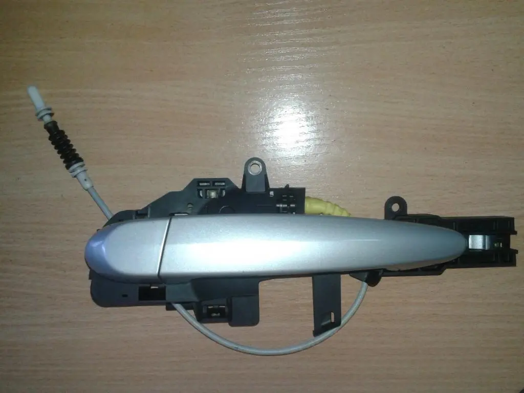 Complete grab handle rear left N/S Quartz Blue to BMW 1 SERIES E81 E82 E87 with Part number 51210392545 BMW 1 SERIES E81 E82 E87 Complete grab handle rear left N/S Quartz Blue - SKU 0392545-QB1 - Part number 51210392545