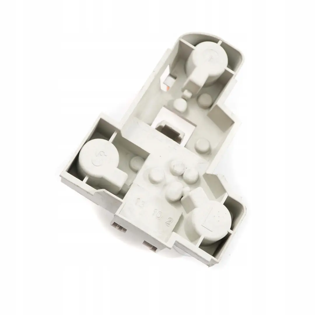 Light Bulb Left N/S Carrier White Turn Indicator to BMW 3 Series E46 Touring Rear with Part number 6900471 BMW 3 Series E46 Touring Rear Light Bulb Left N/S Carrier White Turn Indicator - SKU 6900471 - Part number 6900471