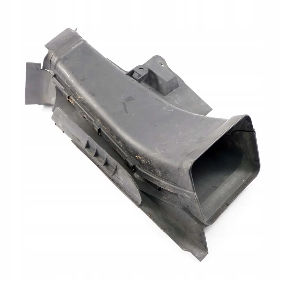 Kierownica wlot powietrza lewy do BMW E46 Sedan o numerze 8230559 BMW E46 Sedan Kierownica wlot powietrza lewy - SKU 8230559 - Numer Części 8230559