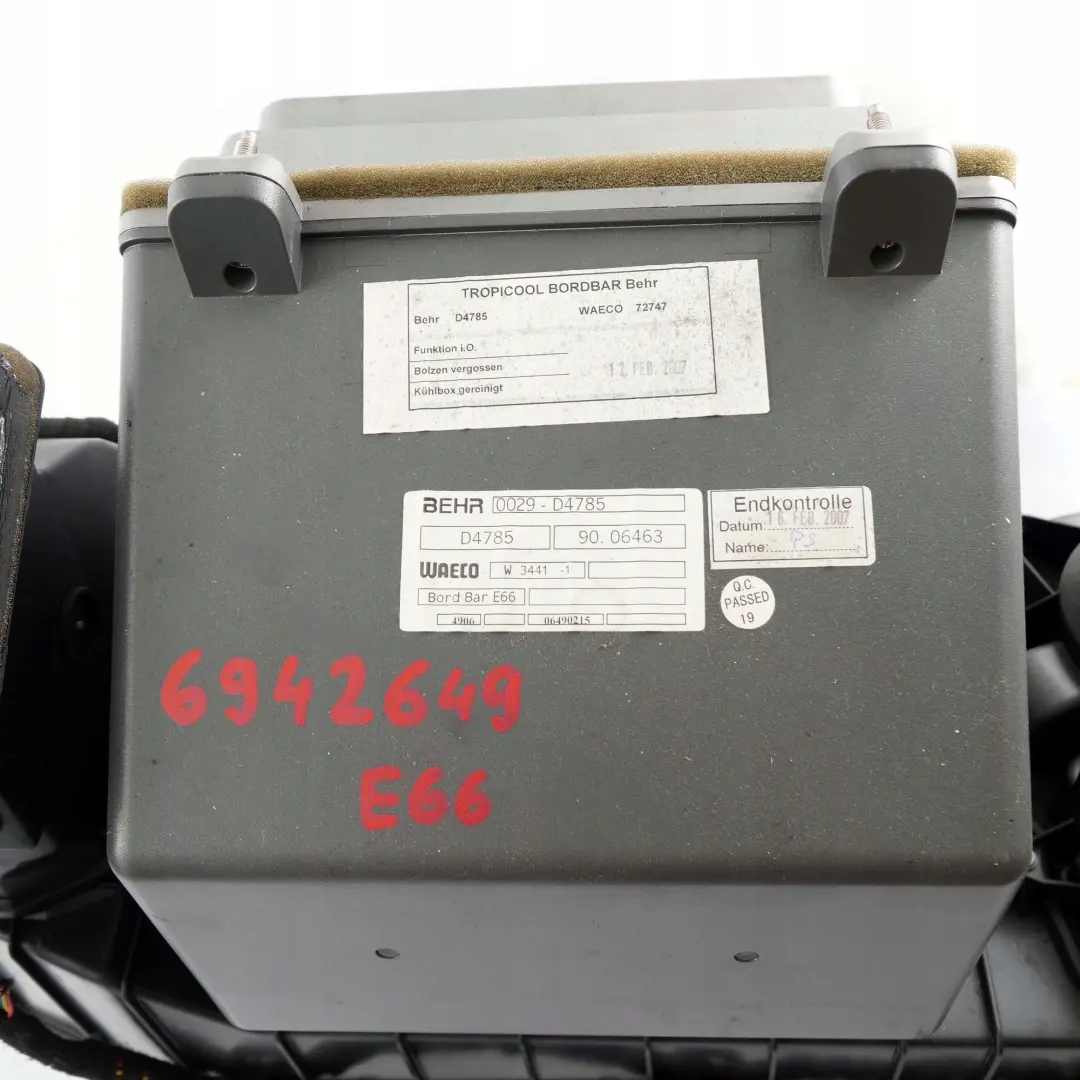 Asiento trasero Banco Calentador Matrix Nevera Nevera Coolbox para BMW 7 E66 con número de pieza 7142309 BMW 7 E66 Asiento trasero Banco Calentador Matrix Nevera Nevera Coolbox - SKU 6942649 - Número de pieza 7142309