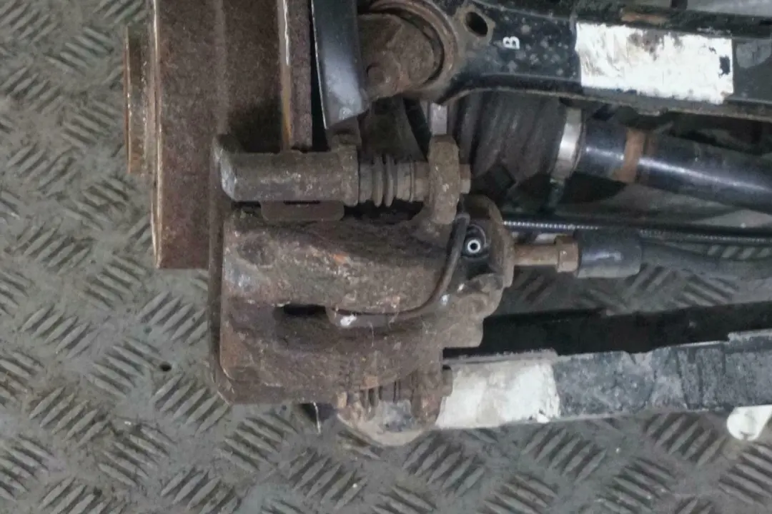 N46 Zwrotnica półoś prawy tył 150HP do BMW E90 320i o numerze 6774810 BMW E90 320i N46 Zwrotnica półoś prawy tył 150HP - SKU 6774810-6 - Numer Części 6774810