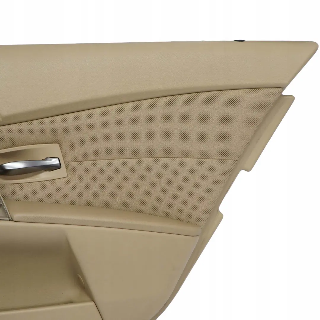 Pannello Porta Copertura Posteriore Destra Pelle Nasca Beige per BMW E60 E61 con numero di parte 7079508 BMW E60 E61 Pannello Porta Copertura Posteriore Destra Pelle Nasca Beige - SKU 7079508 - Numero di parte 7079508