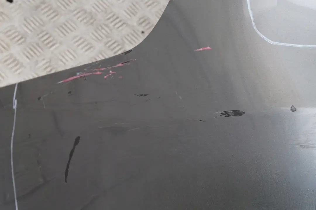 Zderzak tylny tył pdc silbergrau A08 do BMW E60 o numerze 0149318 BMW E60 Zderzak tylny tył pdc silbergrau A08 - SKU 0149318-SBG1 - Numer Części 0149318