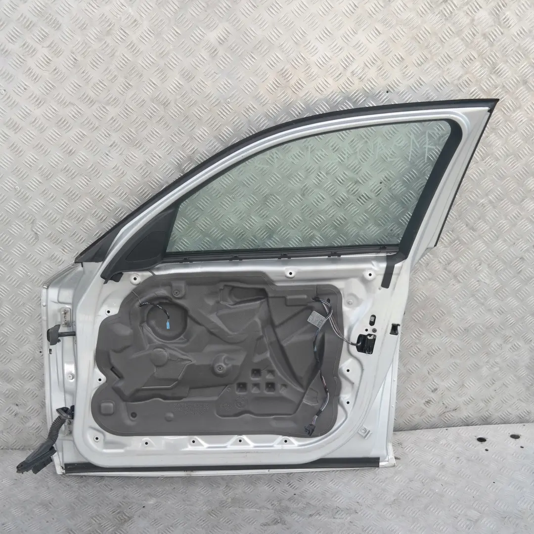 Porta anteriore destra Titansilber Argento Metallico per BMW E87 LCI con numero di parte 7191012 BMW E87 LCI Porta anteriore destra Titansilber Argento Metallico - SKU 7191012-TS15 - Numero di parte 7191012