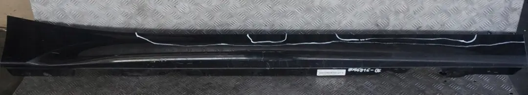 Sill Strip Faldon Lateral Derecho Zafiro Negro - 475 para BMW F20 M Sport con número de pieza 8056816 BMW F20 M Sport Sill Strip Faldon Lateral Derecho Zafiro Negro - 475 - SKU 8056816-BS - Número de pieza 8056816