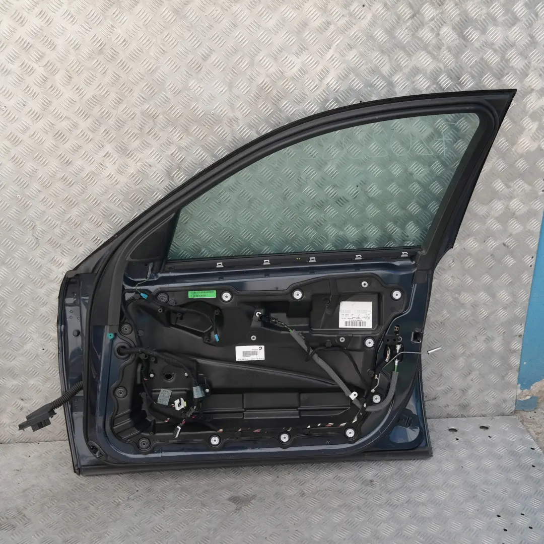 Passeggero Porta Anteriore Destra Blu Toledo Metallizzato 482 per BMW E65 E66 con numero di parte 7202082 BMW E65 E66 Passeggero Porta Anteriore Destra Blu Toledo Metallizzato 482 - SKU 7202082-TDB - Numero di parte 7202082