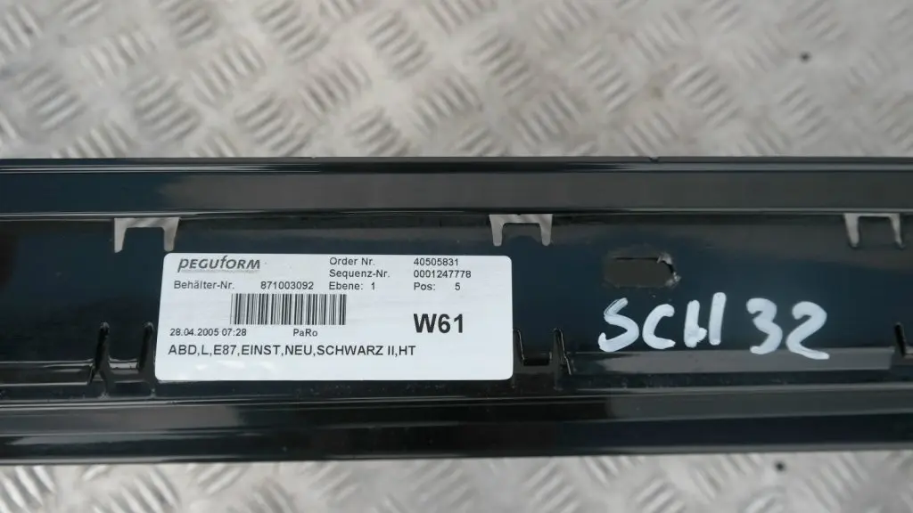 BMW E87 Listello Portiera Pannello Gonna SX Nero - SKU 0032949-SCH4 - Numero di parte 51770032949