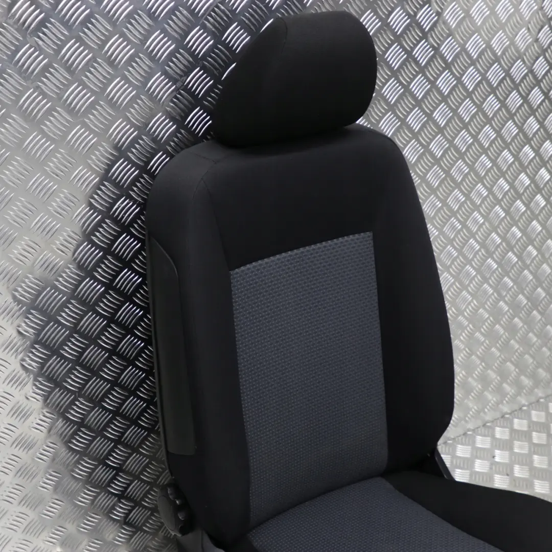  Mercedes-Benz W169 Tissu avant Droit Siege Noir / Anthracite - SKU A1699100047 - Numéro de pièce A1699100047