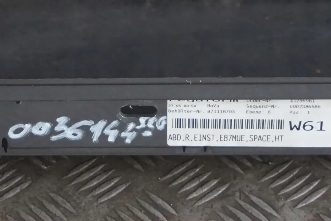BMW E87 LCI Sill Strip Side Skirt Right Spacegrau Space Grau Grey - SKU 0036144-SCG - Número de pieza 0036144