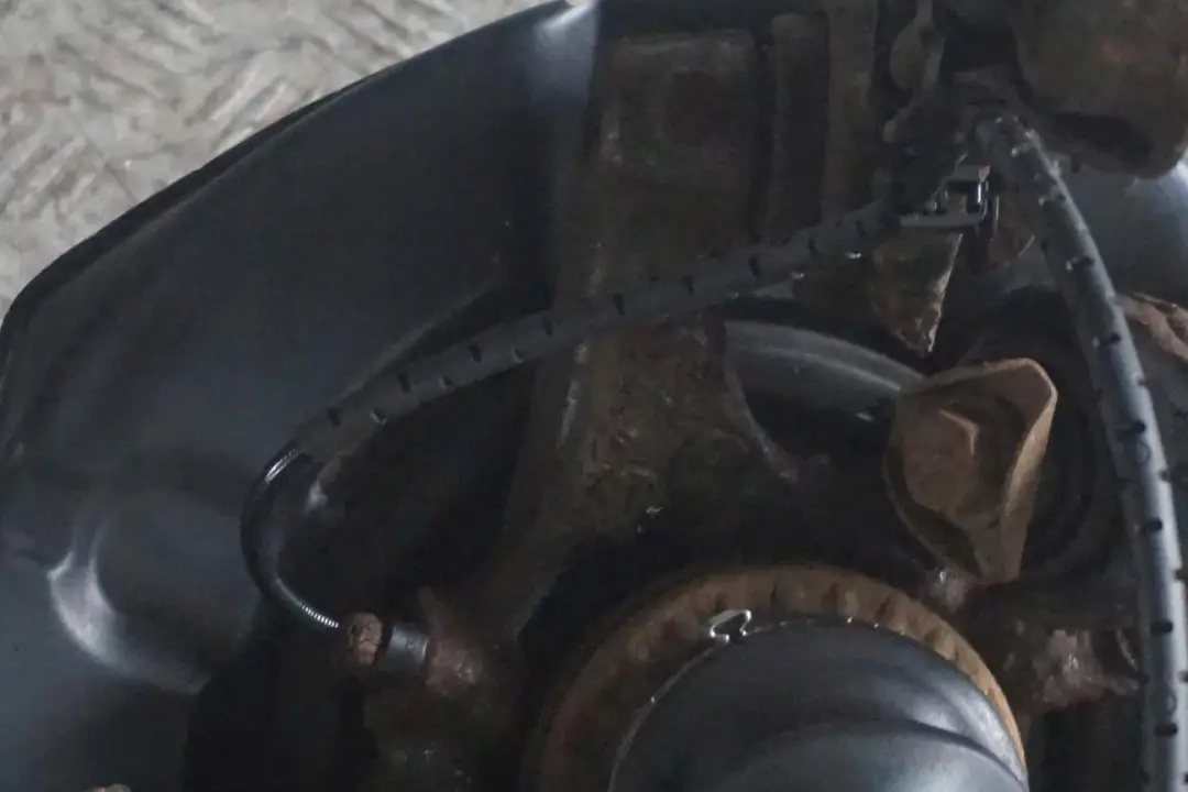 BMW E87 116i N43 Zwrotnica półoś lewa 122HP - SKU 6774809-22 - Numer Części 6774809