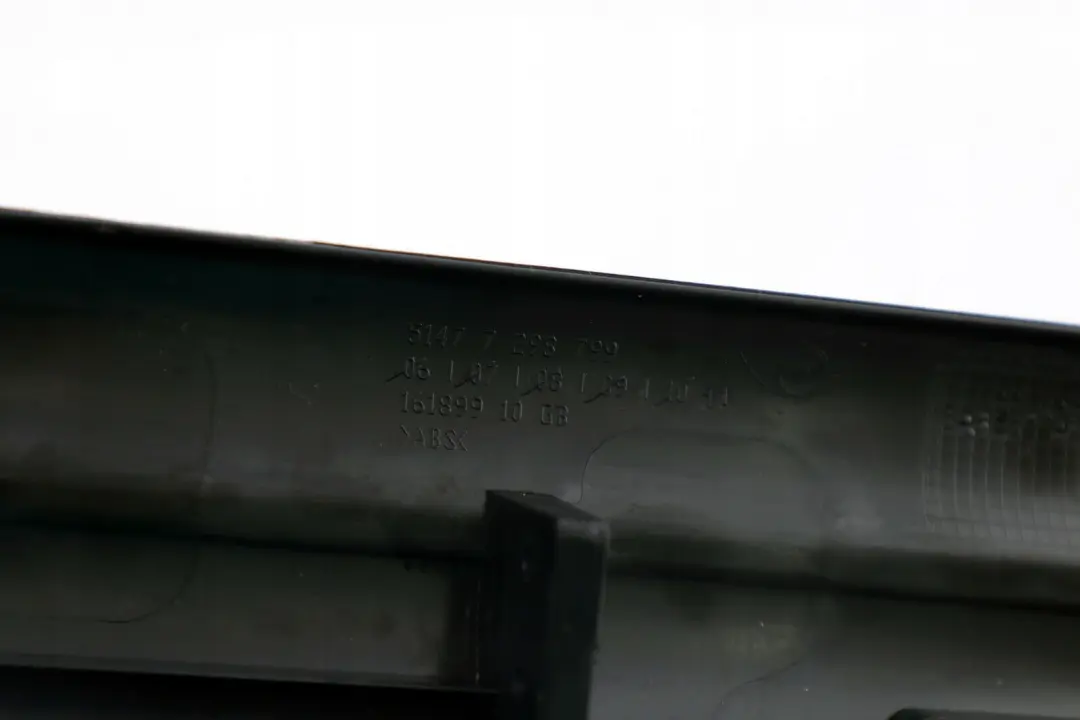 Delantero Izquierdo Tapa De Entrada Tira De Embellecedor para Mini Cooper F56 con número de pieza 7298799 Mini Cooper F56 Delantero Izquierdo Tapa De Entrada Tira De Embellecedor - SKU 7298799 - Número de pieza 7298799