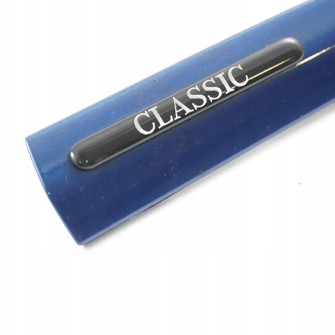 Parafango anteriore destro O/S Striscia modanatura Jaspisblau Blu per Mercedes W203 con numero di parte A2036900262 Mercedes W203 Parafango anteriore destro O/S Striscia modanatura Jaspisblau Blu - SKU A2036900262-JAS - Numero di parte A2036900262