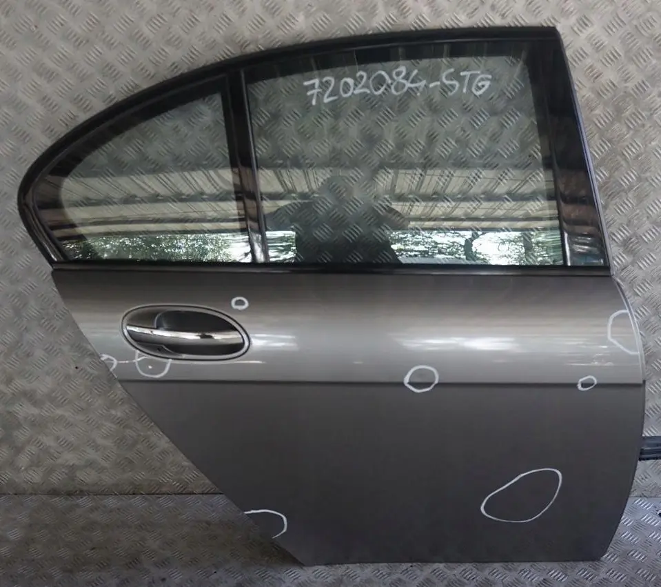 Drzwi prawe tylne tył Sterlinggrau do BMW 7 E65 o numerze 7202084 BMW 7 E65 Drzwi prawe tylne tył Sterlinggrau - SKU 7202084-STG - Numer Części 7202084