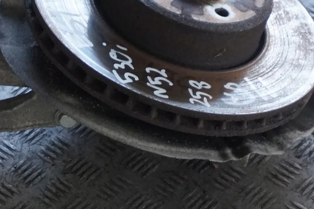 BMW E61 520d M47N2 Delantero Izquierdo Muelle Freno Suspensión Pata Buje Eje - SKU 6768795 - Número de pieza 6768795