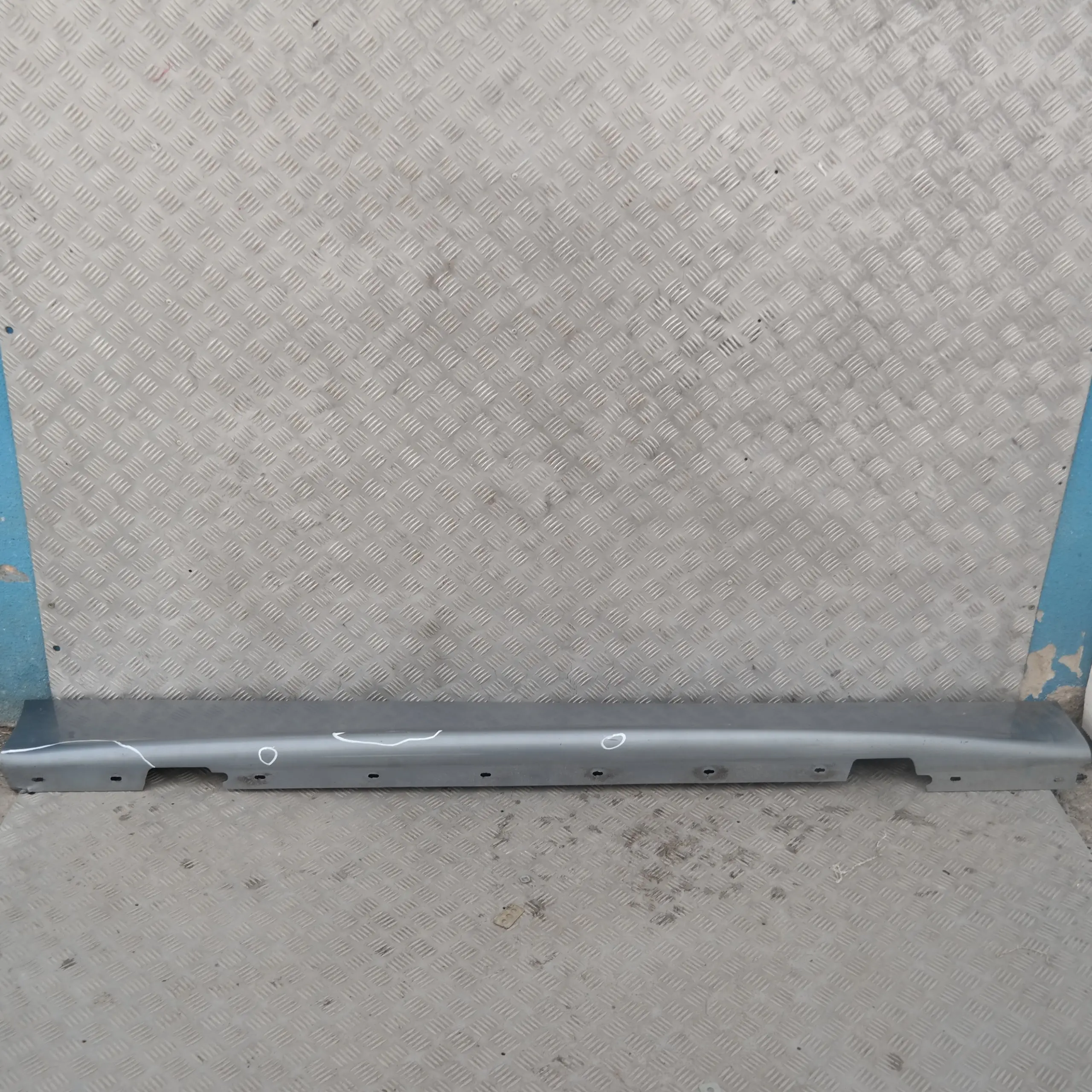 BMW 1 SERIES 20 E87 Sill strip side skirt right O/S Quarzblau Blue Metallic A18
