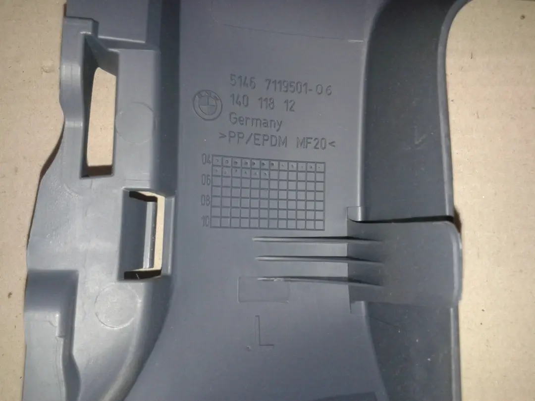 Registrazione Fondo Scomparto Dietro SX Alaskagrau Grigio 67119501 per BMW E87 con numero di parte 6952611 BMW E87 Registrazione Fondo Scomparto Dietro SX Alaskagrau Grigio 67119501 - SKU 6952611 - Numero di parte 6952611