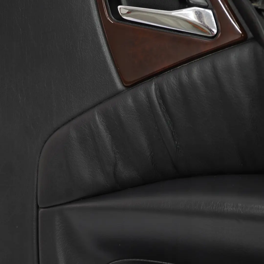 Mercedes-Benz M-Klasse ML W163 Türverkleidung Vorne Rechts Leder Schwarz für mit Teilenummer A1637203670 Mercedes-Benz M-Klasse ML W163 Türverkleidung Vorne Rechts Leder Schwarz - SKU A1637203670 - Teilenummer A1637203670