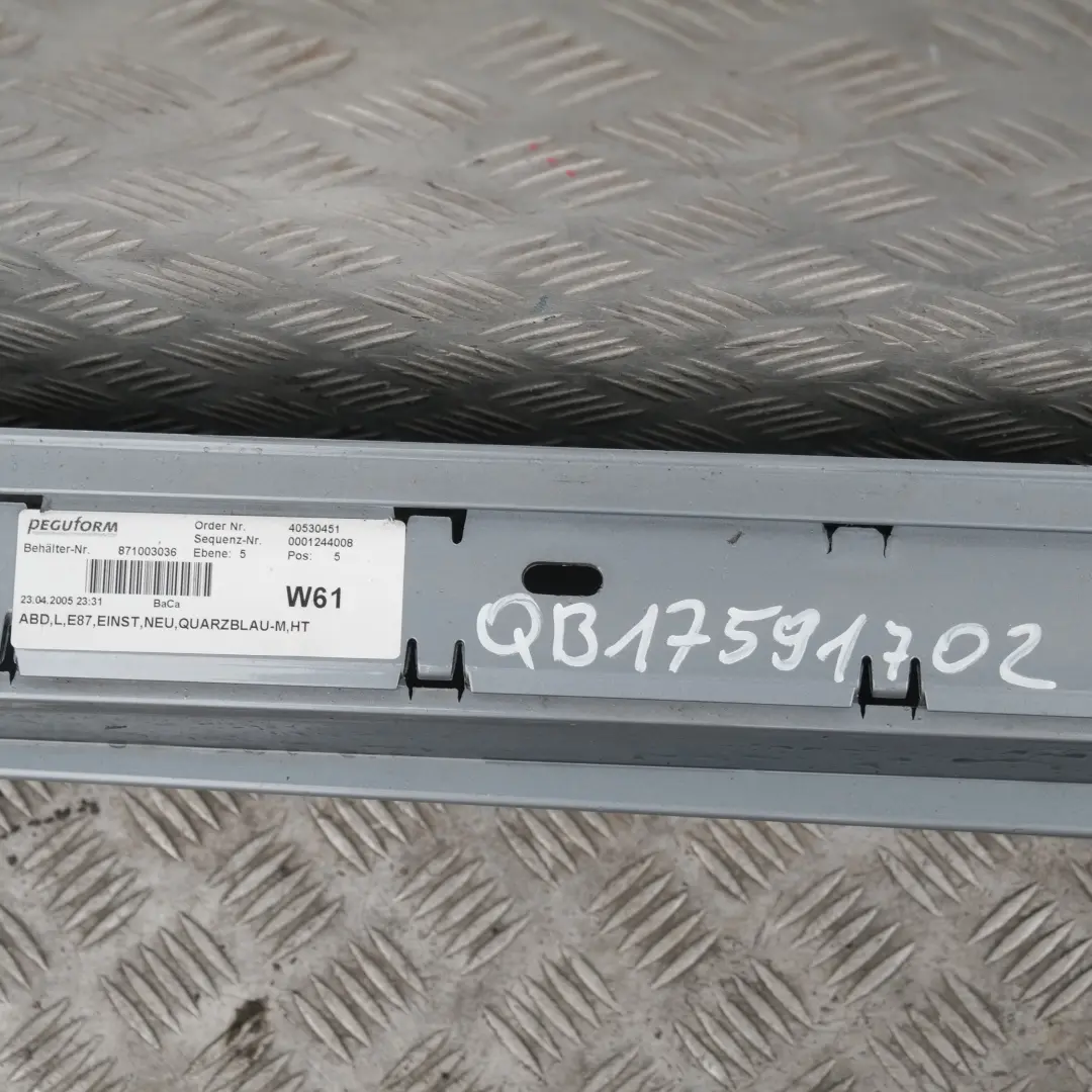 Schwellerleiste Blende Schweller links Quarzblau Blau Metallic für BMW 1 er E87 mit Teilenummer 51770032949 BMW 1 er E87 Schwellerleiste Blende Schweller links Quarzblau Blau Metallic - SKU 0032949-QB2 - Teilenummer 51770032949