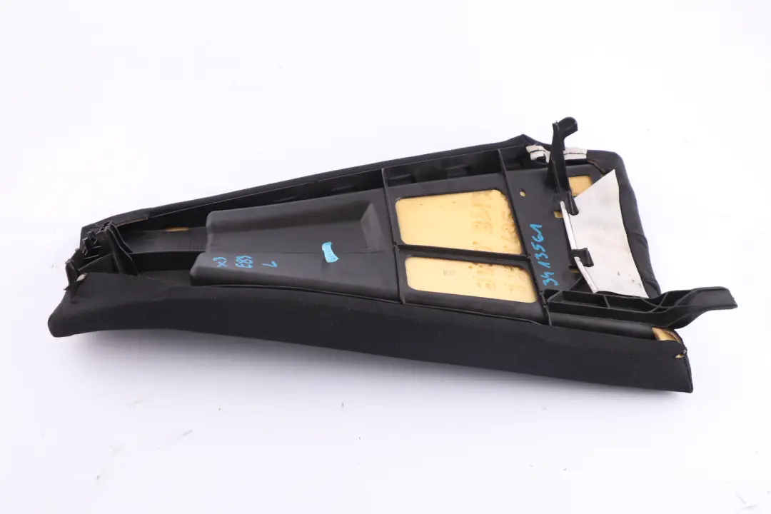 Boczek lewy kanapy materiał 3330437 do BMW E83 X3 o numerze 3413561 BMW E83 X3 Boczek lewy kanapy materiał 3330437 - SKU 3413561 - Numer Części 3413561