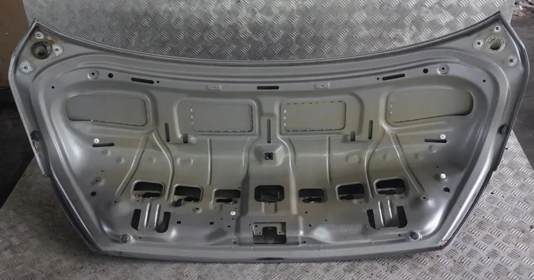 Trunk Lid Boot Tailgate Sterlinggrau Sterling Grey - A36 to BMW 7 E65 E66 E67 with Part number 7049252 BMW 7 E65 E66 E67 Trunk Lid Boot Tailgate Sterlinggrau Sterling Grey - A36 - SKU 7049252-STG - Part number 7049252