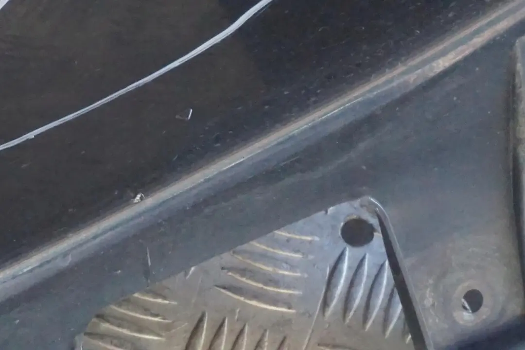 Nakładka listwa lewa na próg lewy do BMW E60 E61 LCI o numerze 0422464 BMW E60 E61 LCI Nakładka listwa lewa na próg lewy - SKU 0422464-MB1 - Numer Części 0422464