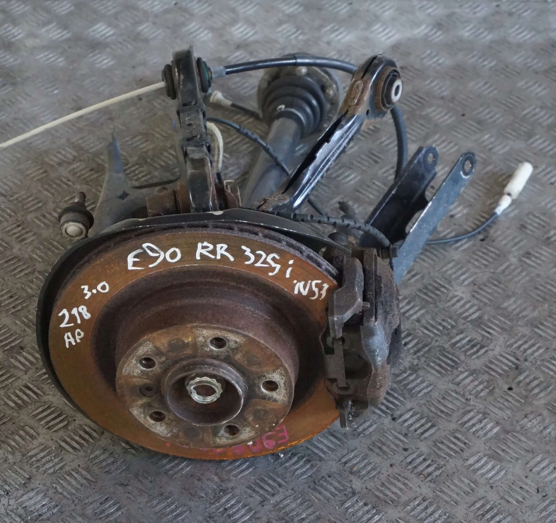 BMW 3 Series E90 325i N53 Rear Right O/S Spring Strut Leg Brake Suspension Hub