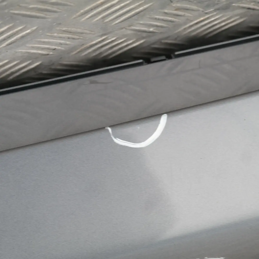 Listello Portiera Apertura Gonna Links Quarzo-Blu per BMW E87 con numero di parte 32949 BMW E87 Listello Portiera Apertura Gonna Links Quarzo-Blu - SKU 0032949-QB13 - Numero di parte 32949