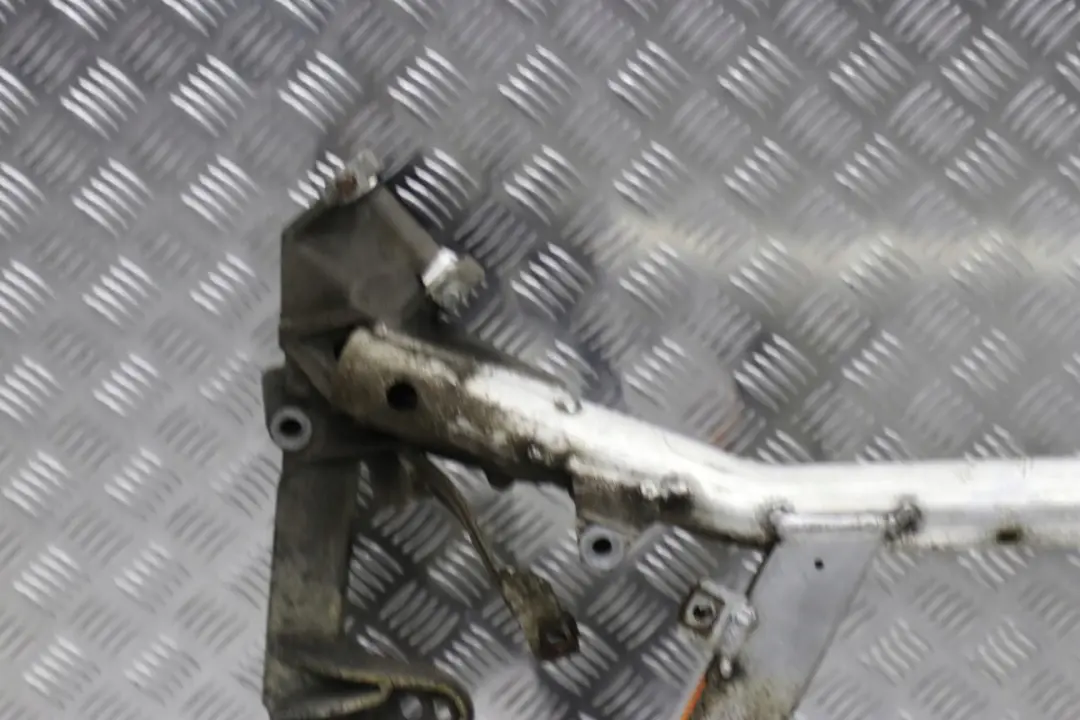 Delantero Eje Portador Subchasis Suspension Cruz Cuna para BMW E39 con número de pieza 6755072 BMW E39 Delantero Eje Portador Subchasis Suspension Cruz Cuna - SKU 6755072 - Número de pieza 6755072